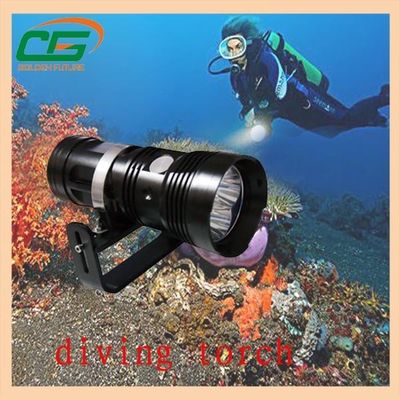 Kedalaman menyelam 200meter daya tinggi yang dapat diisi ulang dipimpin obor diving cahaya industri